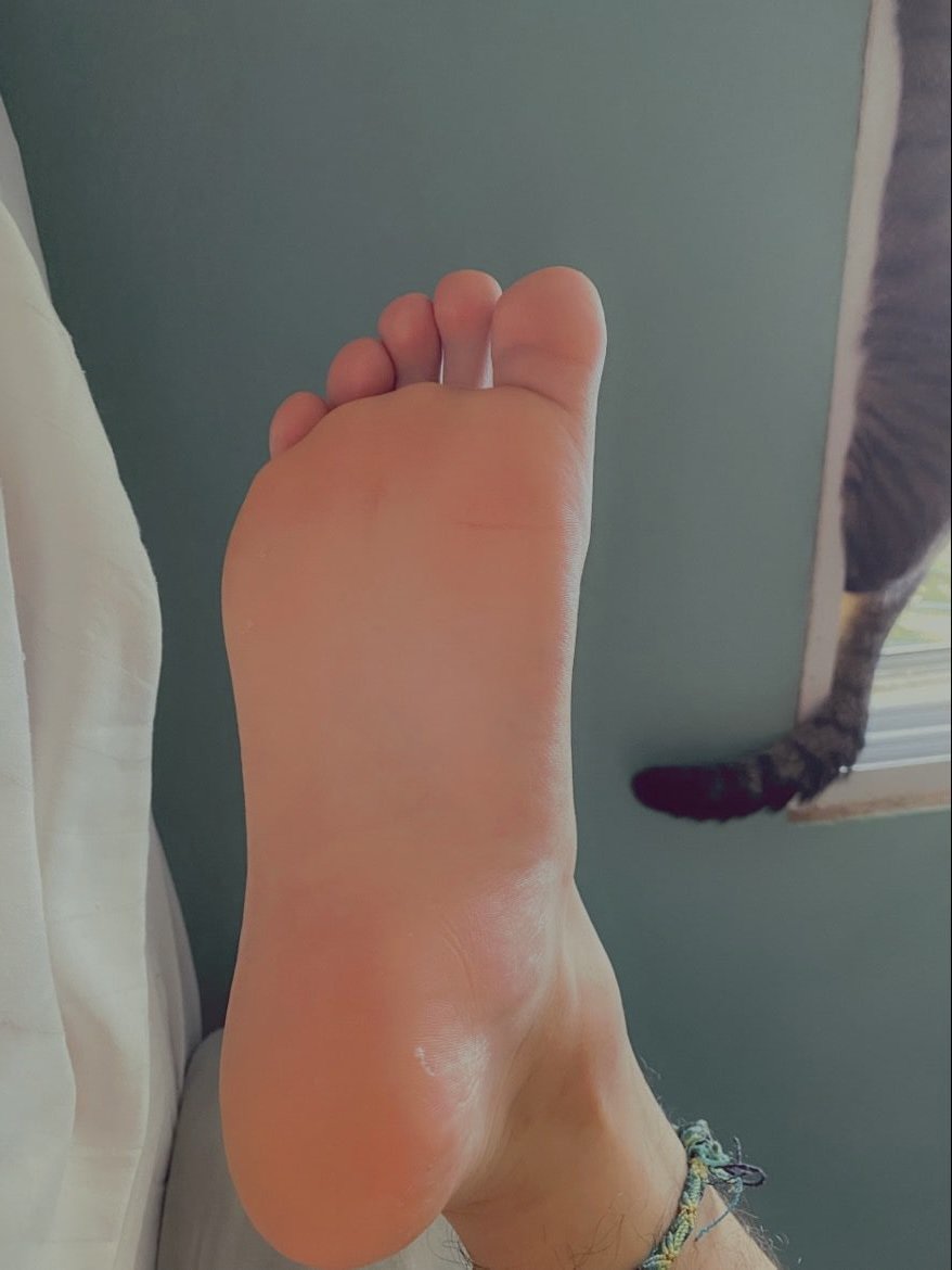 watafeets's tweet photo. ¿Qué les gusta más de los pies? 🤔
¿La parte de arriba o la parte de abajo?
Únete a mi grupo de Telegram es gratis. https://t.co/avOc5XL0QQ