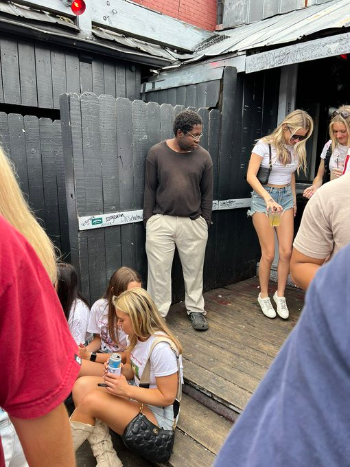 bigdogjohan's tweet photo. these girls dont know im champ 5 open queue https://t.co/WOQVBYFA1W