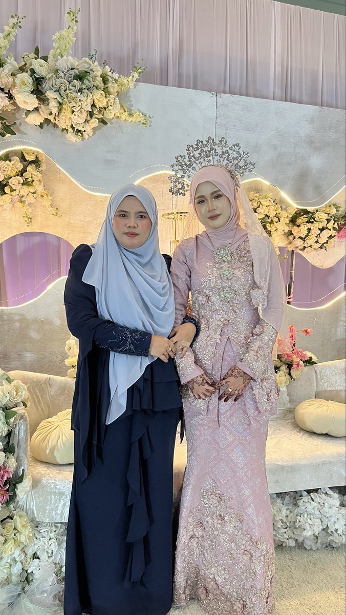 nahA219_'s tweet photo. 15.8.26 Alhamdulillah tahniah anis ayuni 🤲🏻🫂❤️ so happy for you dear. Kawan since sekolah rendah lagi, baru ja awal tahun cerita pasal jodoh2, sekali tahun ini juga jadi isteri org sudah nduba Alhamdulillah 🫂 semoga sakinah mawaddah warohmah 🤲🏻 Amin https://t.co/yuhSVINgBt