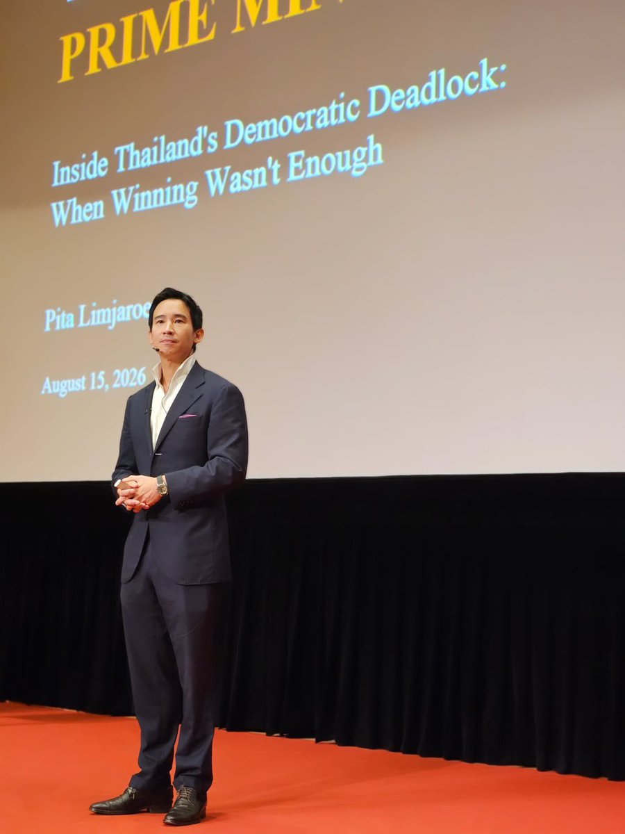 PressStops's tweet photo. อิทิมเอ้ยยย…งานเปิดตัวหนังสือตัวเองแท้ๆ เจออิแบกใช้โหน THACCA ไม่พอ ยังมามีภาระตอบคำถามที่อิหนูผี Pro จีน สร้างเรื่องไว้อีก แต่ความพิธาเรื่องมารยาทการเมืองระหว่างประเทศคือฮีเอาอยู่เสมอ
#thealmostPM
#theunfinishedroad
#ทิมพิธา 🦦📚 https://t.co/TPRfW4yLGh