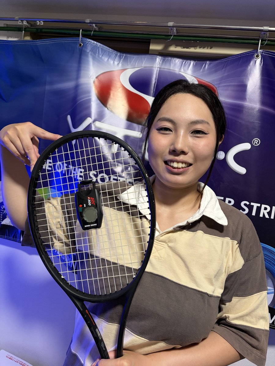 vishnu_stringer's tweet photo. 今日は常連さんのラケットを張り替え🎾

マルチやらか！！！！

素材が違うだけで
張ってる感覚も全然違うから面白い👀

もっと腕を磨いていきます💪

#テニス #プロストリンガー #GRSA #YTEXJAPAN #ahoy https://t.co/p4y7VhYkBD