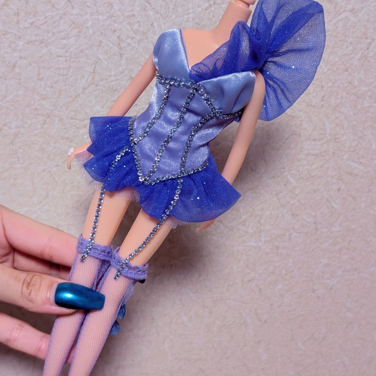 BABYDOLLsi2's tweet photo. アウトフィットカスタム中👗💎
ヘッドドレスは何にするか迷ってる💟
#ジェニーフレンド https://t.co/rArvahTPIY