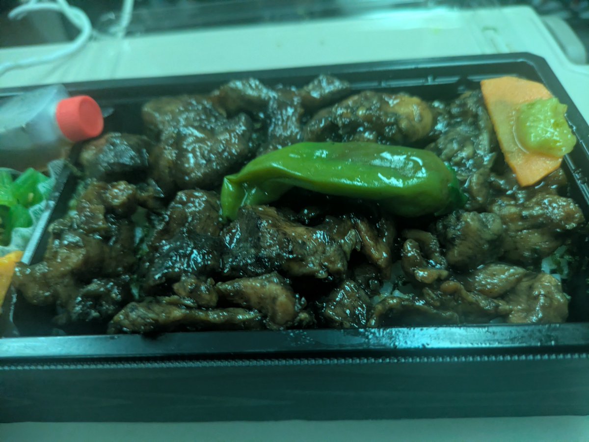 daismanimani's tweet photo. 養成研修の代理対応のため1次離脱

九州から出てきたはずなのに、東京駅でひかれて買ったのは宮崎のお弁当、笑

美味しくいただきました！

#鶏も大好き
#気づけば最近食べ物しかない？
#移動はゆっくり https://t.co/iCDFj8kK5T
