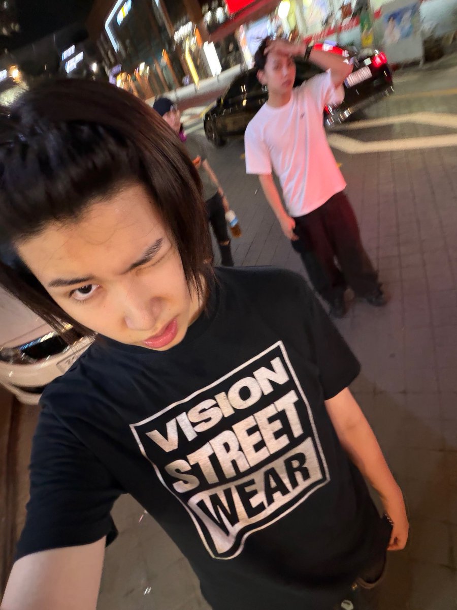 terjemahinRYUL's tweet photo. 260816 💬 louis’ weverse post

#률 #RYUL #롱샷 #LNGSHOT https://t.co/Puax6cJf6q