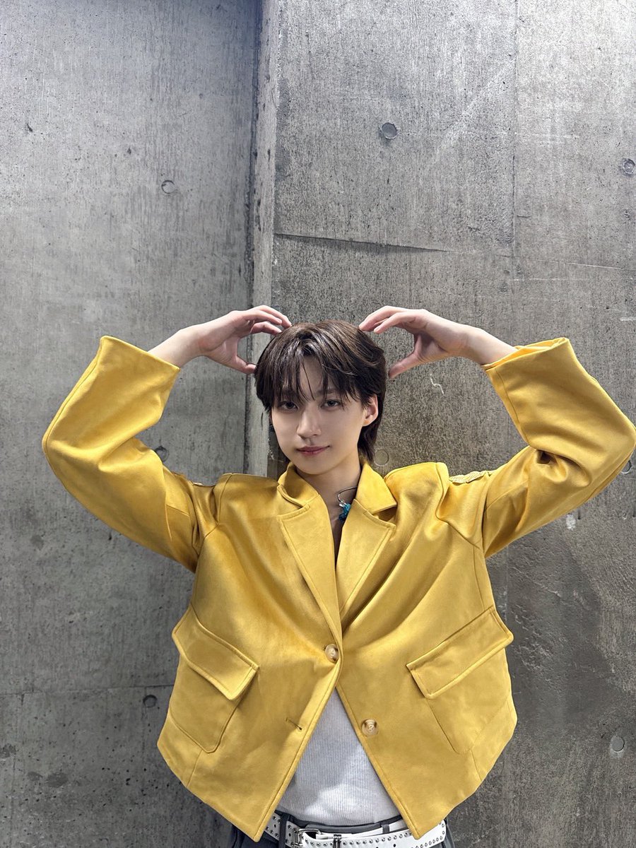 shigariku_mg's tweet photo. 『EBiDAN THE LIVE 2026 15th Anniversary』
4日間ありがとうございました！！

志賀セレクトの思い出写真📸
明日からもたくさんの超ラッキーが
皆さまに訪れますように💫

そして今日はICExの
メジャーデビュー記念日🧊
これからも日々がんばっていきます！

#エビライ2026
#志賀李玖 https://t.co/Adq7bKqVn1
