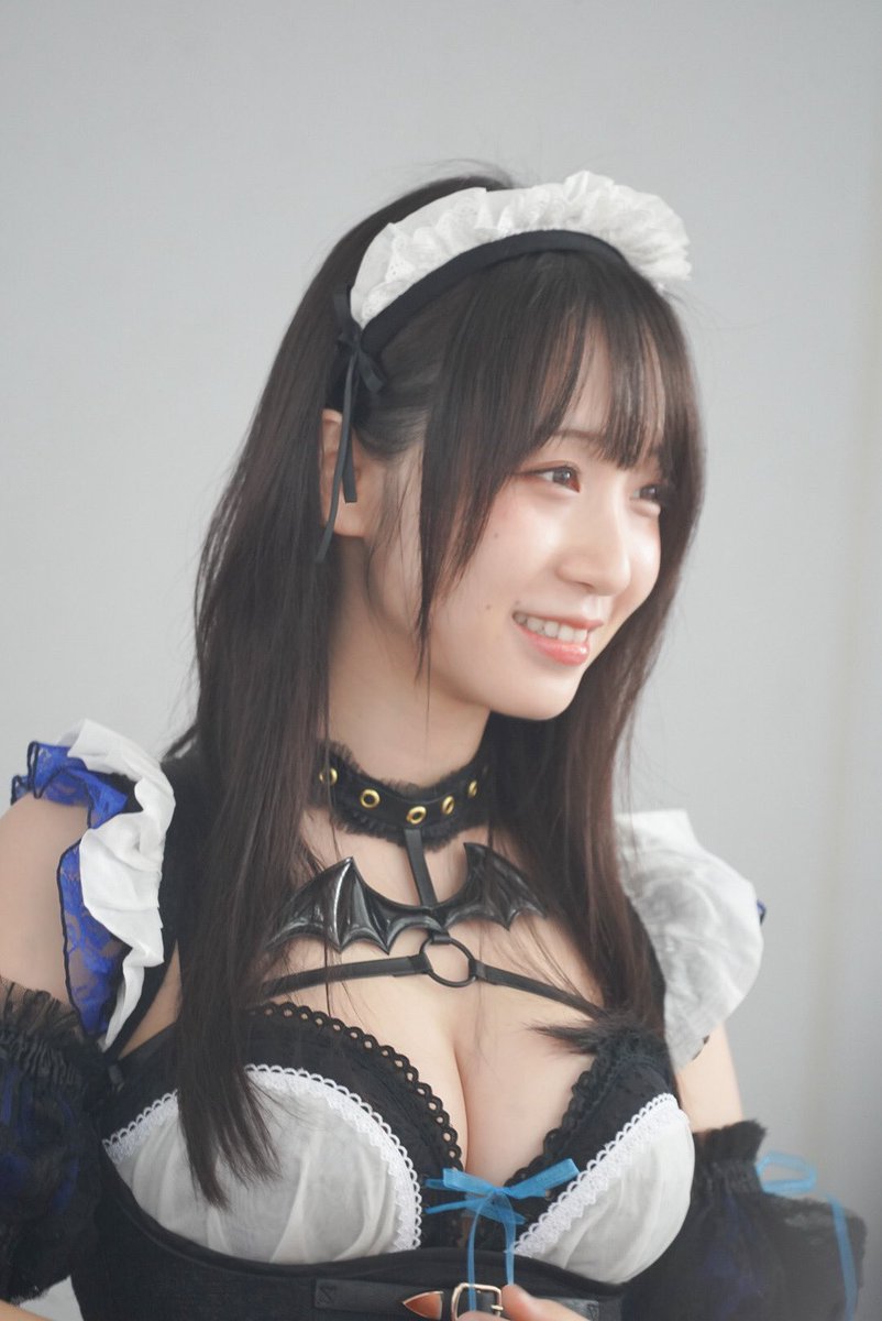 yy02061's tweet photo. ポスターじゃんけんの時の伊織もえさんめっちゃ可愛かった！
 #伊織もえ
 #C108 https://t.co/nXJX4egJvg