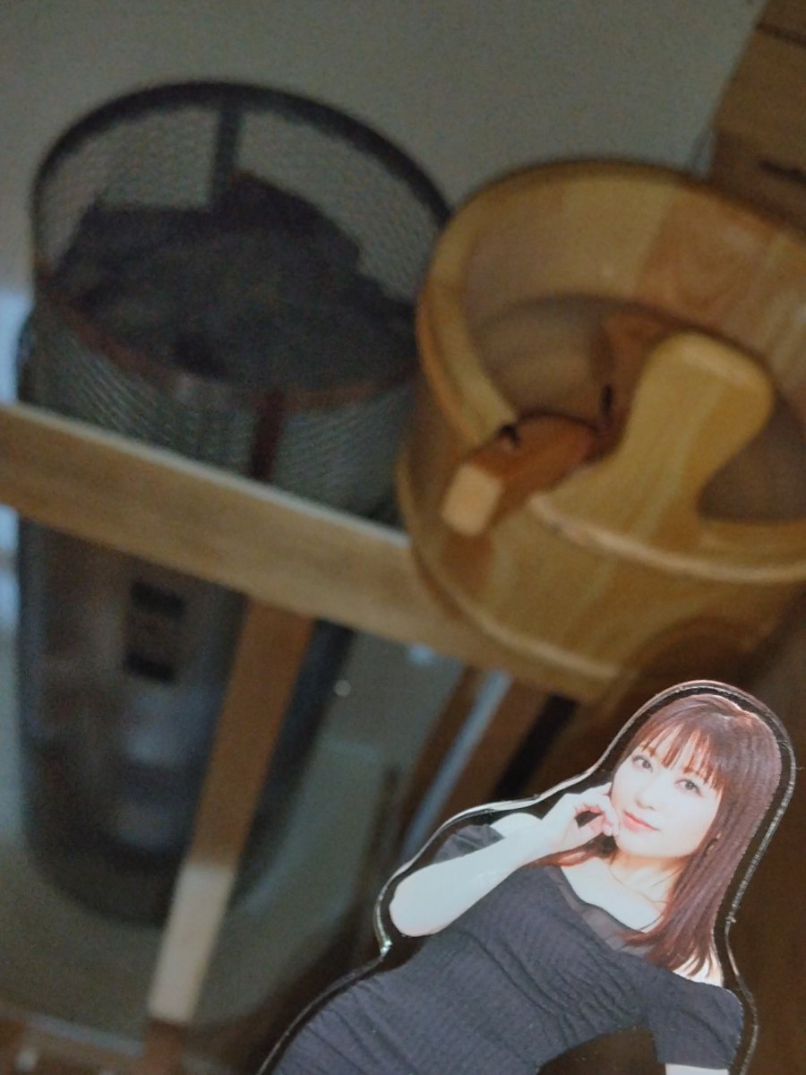 moon_side1200's tweet photo. サウナ小屋です…みな実さん…

#黒みな https://t.co/x0MC4G2RQe