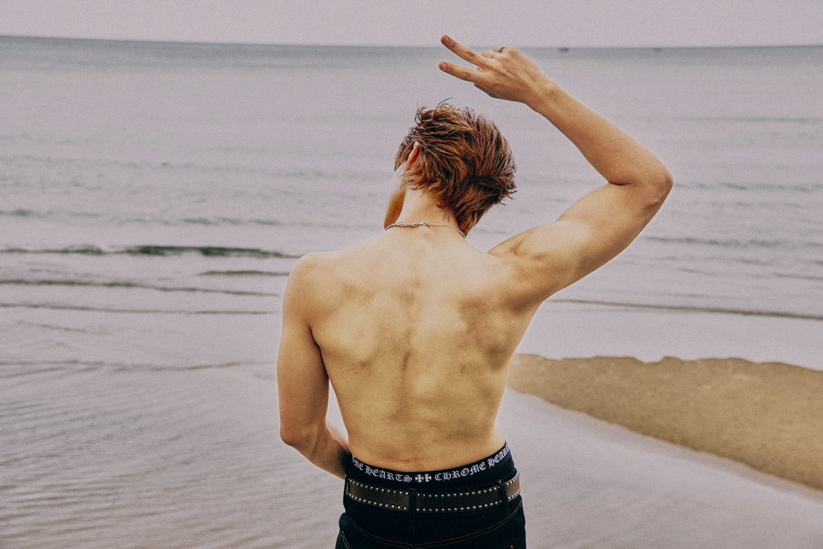 TuiChayatorn's tweet photo. ปล่อยใจกันไหม🌊

TUI BLOOM SOLO X JJ
#BloomTuiChayatornMV 
#TuiChayatorn https://t.co/1BuBPzo40v