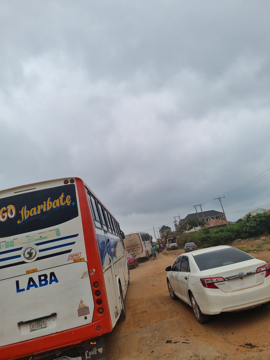 shehu_ramon's tweet photo. Eya werey gan ni Osun o, less than 24hrs people have started returning back to Abidjan.

While going out I met like 5 luxurious buses going back already. https://t.co/lhVeo9pxv3