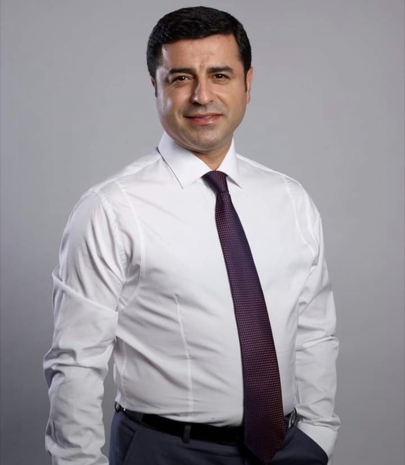 Demirtas_neferi's tweet photo. Sayın Selahattin Demirtaş, 9 yıl, 9 ay, 12 gün  (toplam 3.572 gündür) siyasi rehine olarak cezaevinde tutuluyor. https://t.co/inkZuLTSMs
