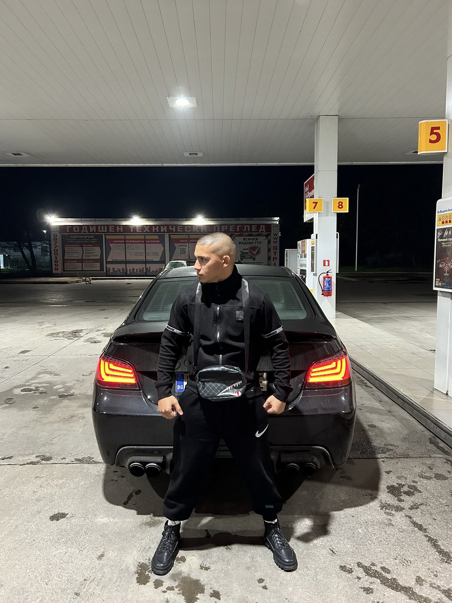 MishoNikolov777's tweet photo. Come on, fill this bag with money, I know you want me very much, get down on your knees and give me the money.🫵🙇🏻💸💸😈🫵
#findom #alfit #cash #MoneySlave #cashmaster #bigboy #amazon #boos https://t.co/MUc1G2ZJwa