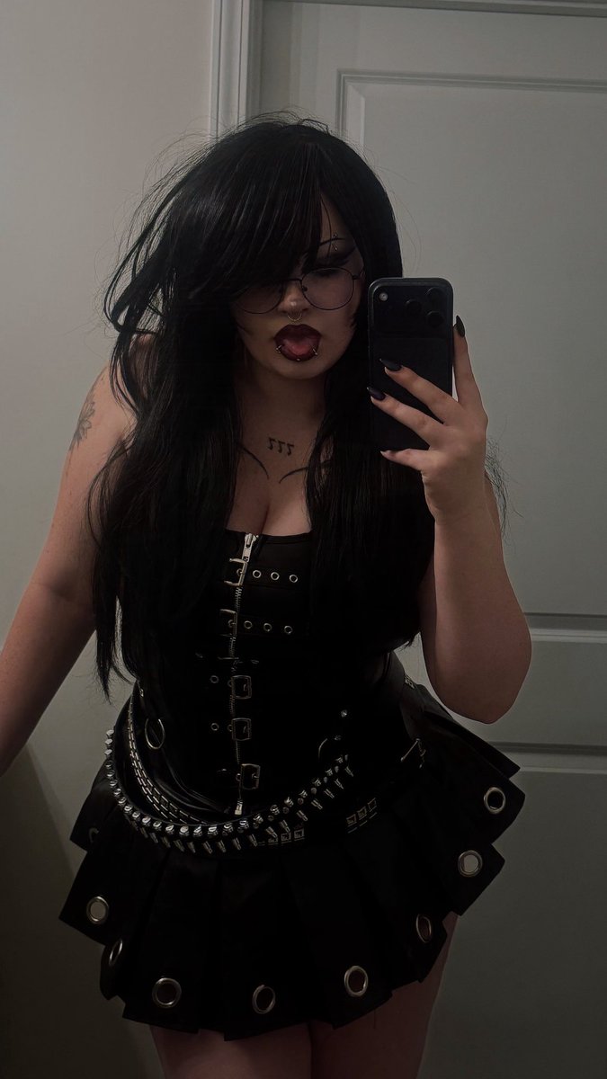 v1rtuallyv1a's tweet photo. ⛓️‍💥 https://t.co/l5FOciBZwW