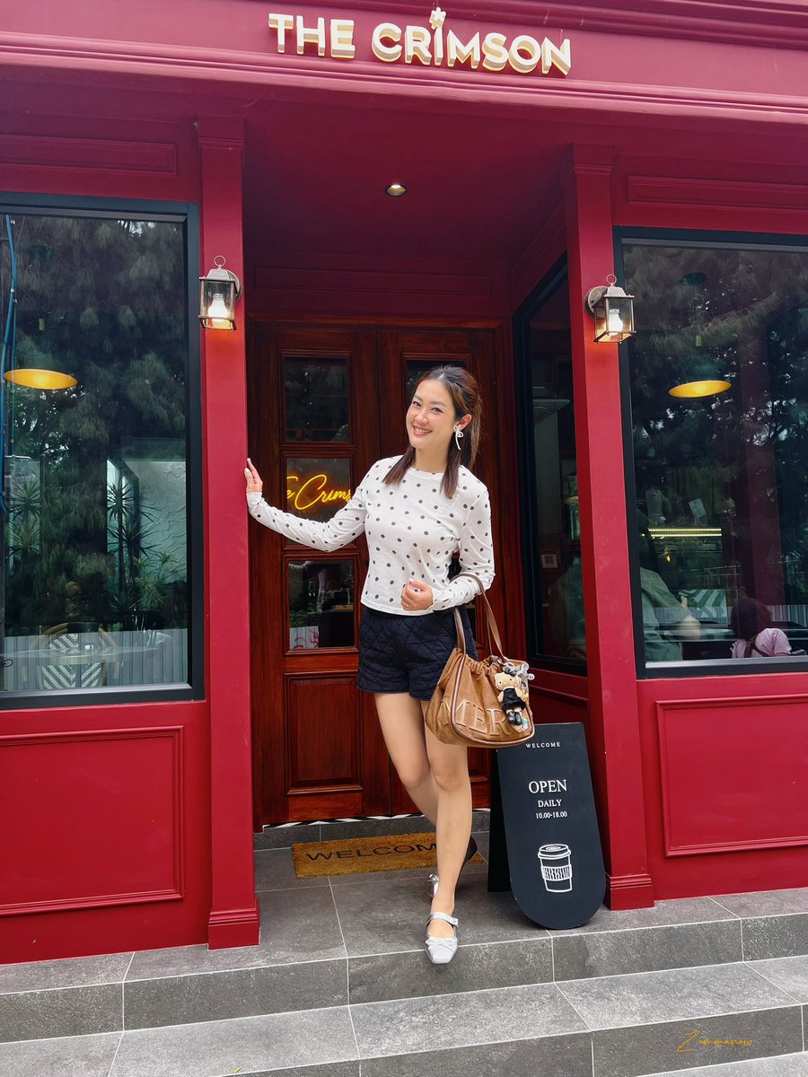 zommanow's tweet photo. วันนี้ลองกินอเมริกาโน่ กาแฟโอเครเลยอ่ะ🥤Pot pie เห็ดทรัฟเฟิลคือเยิฟฟ แล้วก็เยิฟเจ้าของร้านด้วยครับ❤️

#เป๊กผลิตโชค
#peckpalitchoke
#thecrimson https://t.co/0QuyGxV3De