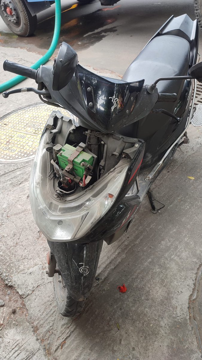 SharavananCP's tweet photo. Today @pondichery house KK nagar, TN03 9956 car hit byke and ran. Request R3 station @ChennaiTraffic @chennaipolice_  to file FIR https://t.co/FVVljWIziD