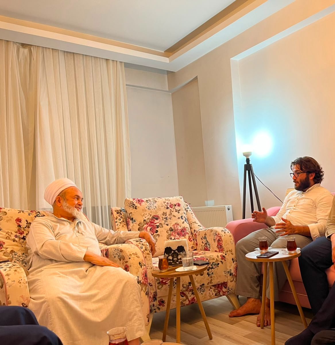 hmznal's tweet photo. Seyda'dan ilim tahsilinde geçirdiği yılları dinlemek, bu yılın en güzel anı... https://t.co/lCc7U9x9Pq