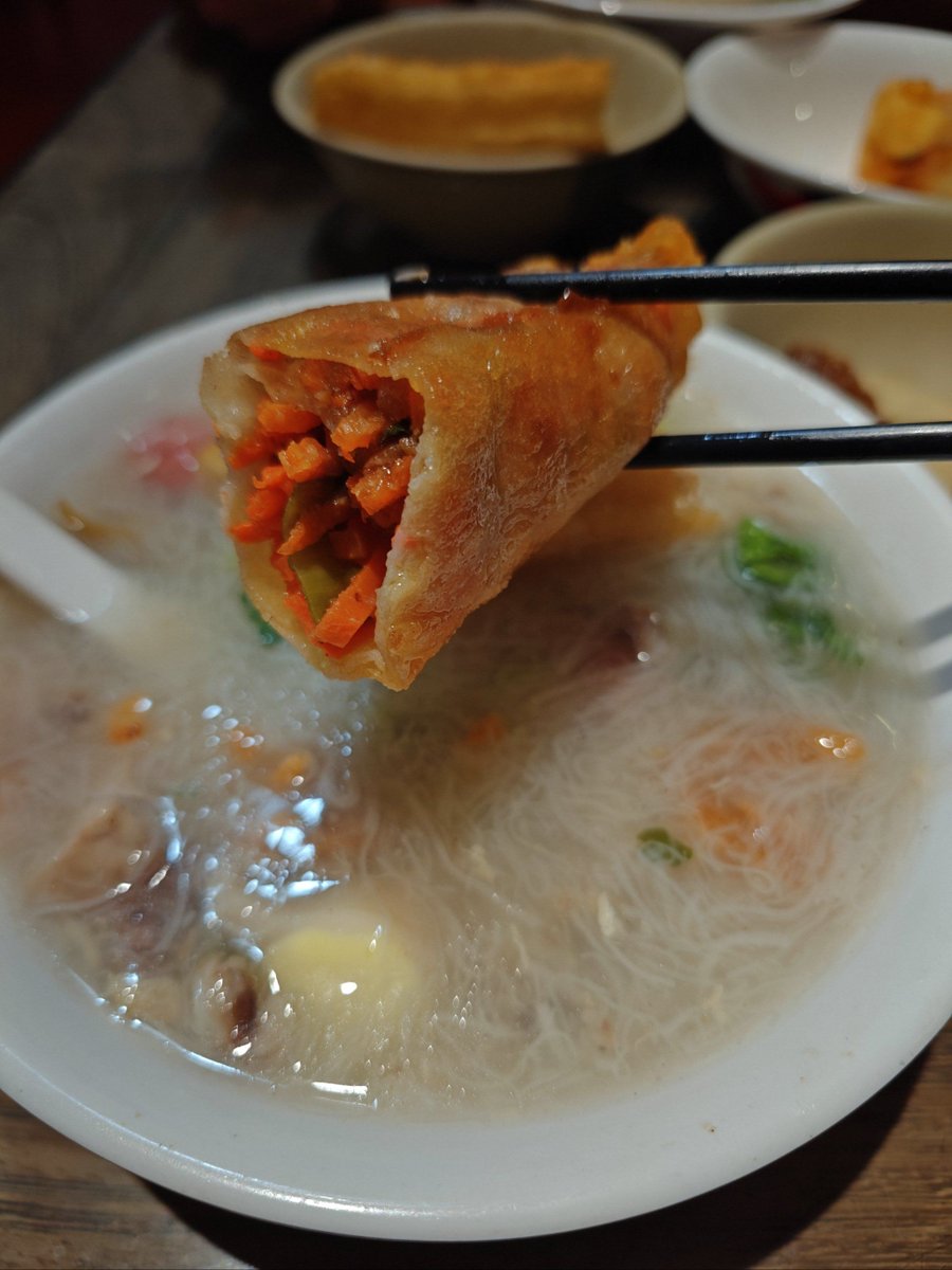 pdpd669383's tweet photo. Late night cravings hit different with a warm bowl of ramen and that quiet hum of the tiny eatery down the lane. https://t.co/JuCwH6NVQM