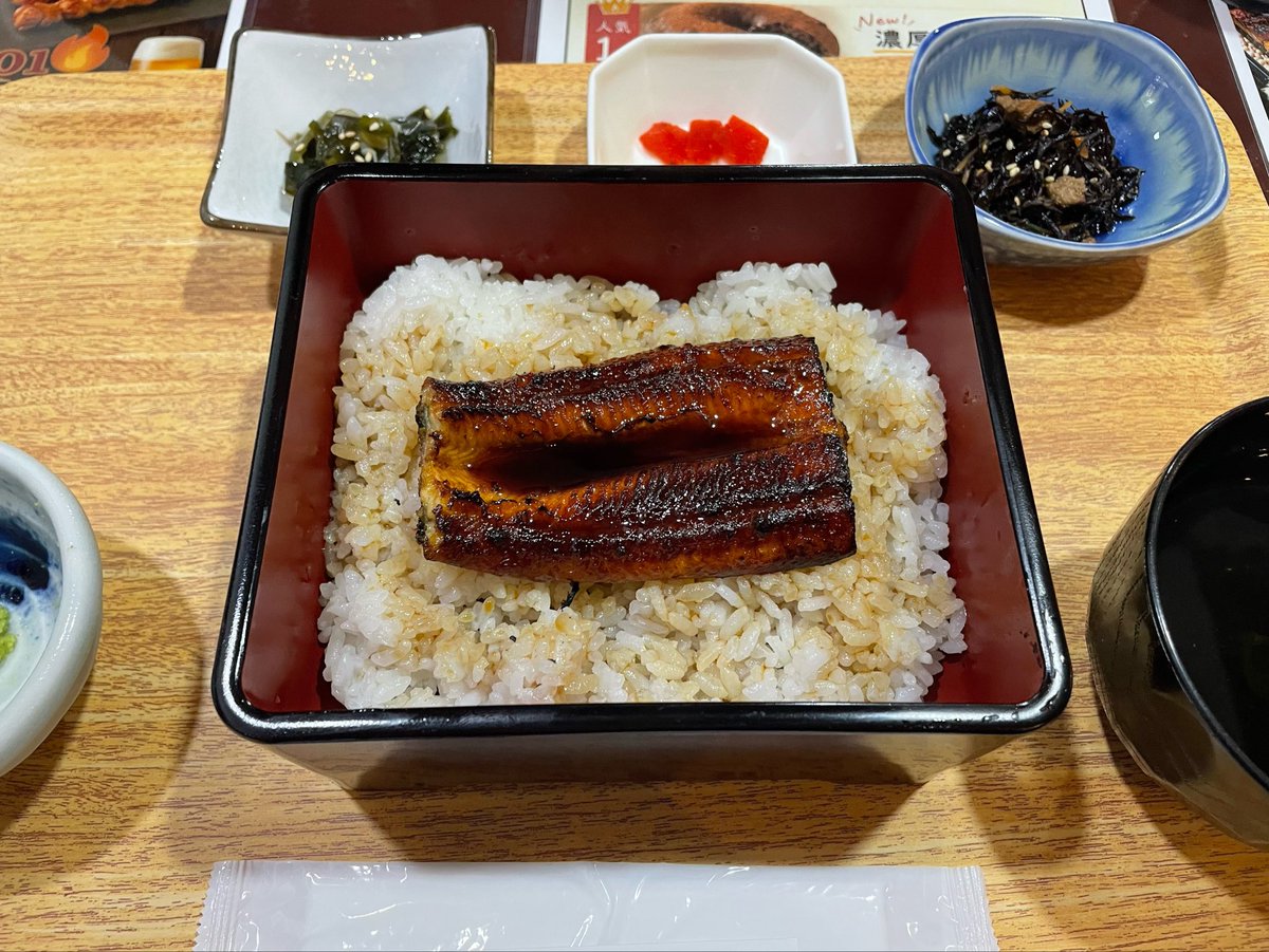 uni_birth7's tweet photo. おうちで作った冷製パスタ美味しかったりー
うなぎやったりー https://t.co/6U1bVhsjjB