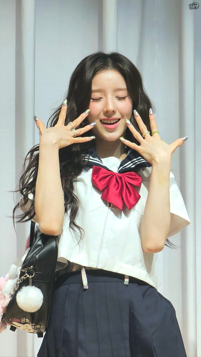 Heerabbit1019's tweet photo. 260816 MAKESTAR 팬싸인회
반에서 제일 인기 많은 여학생🏫💕
#희진 #HeeJin #아르테미스 #ARTMS https://t.co/dH2CiTo8yx