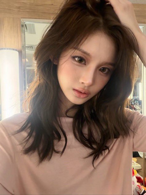 nmixxfull's tweet photo. 아니 갭차이 뭐임ㅋㅋ 
예쁘고! 귀엽다! 
#NMIXX #엔믹스 #SULLYOON #설윤 https://t.co/lITeJV7uuZ
