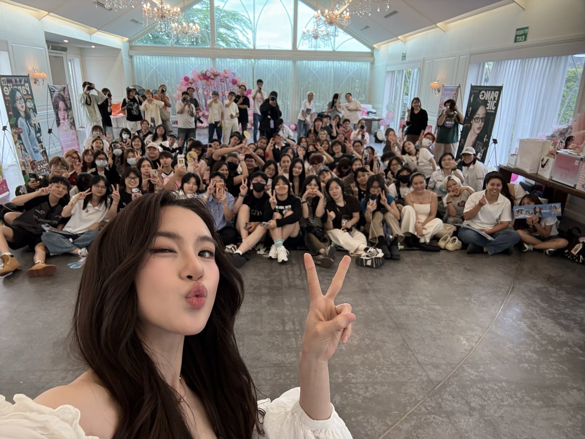 pangjiewr's tweet photo. ขอบคุณทุกคนมากๆนะคะสำหรับทุกอย่างเลย ทุกๆโปรเจคทุกของขวัญ ทุกคำอวยพร วันเกิดปีนี้หนูขอให้ทุกคนมีความสุขยิ้มเยอะๆเลย หนูดีใจมากๆจริงๆ ใครได้ไม่มาไม่เป็นไรเลยน้า หนูรับรู้ได้ถึงความรักของทุกคนที่มีให้เลย อยู่เติบโตไปด้วยกันนานๆน้า รักนะเพนนี่กับเมจิก✨💓

Thank you so much everyone for everything All the projects, gifts, and birthday wishes. For my birthday this year, I wish everyone lots of happiness and smiles. I'm truly overjoyed. It's okay if you couldn't come; I can feel all your love. Let's grow together for a long time! Love you Pennie and Magic.

HAPPY PANGJIE DAY
#Pangjie21stHapPennie
#Pangjiewr