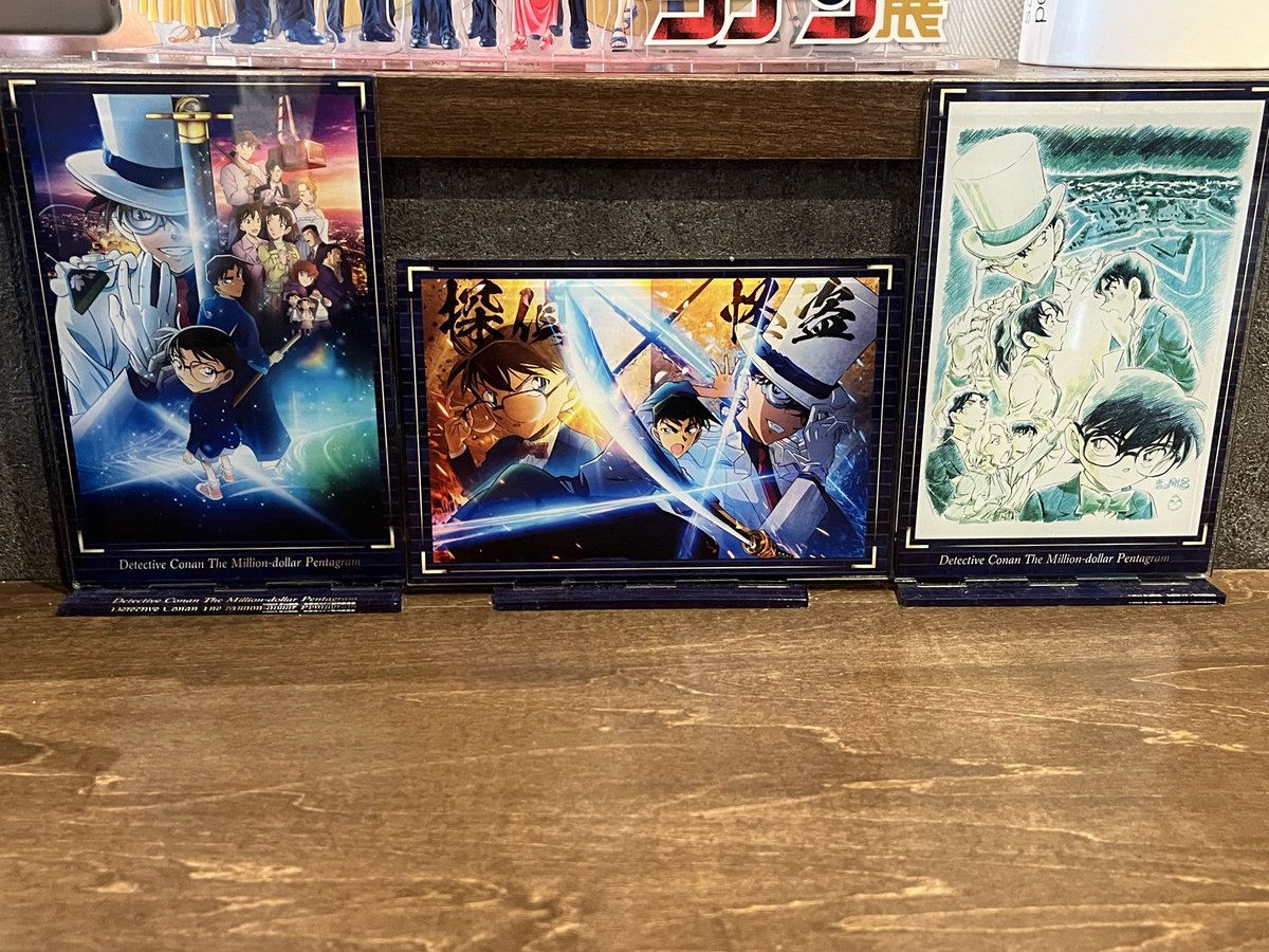 aya0810_DC's tweet photo. ホテルの近くのパンケーキ屋に、コナンのグッズが飾ってあって、何か嬉しかった(笑)
3枚目のグッズは、何で買えたグッズ何でしょうか？見た事がない、アクスタだ https://t.co/yE2AYRP0Oz