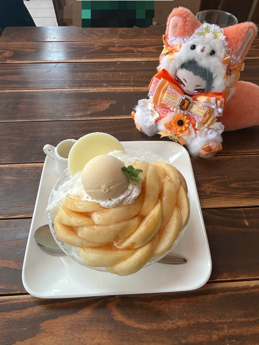 kuro_ei02's tweet photo. 🍧食べてきたー
ミルク氷がふわふわ！！🍑は1玉分あるんだって〜
ここのお店パフェもあって美味しそうだったからまた行きたい！！ https://t.co/Ivg4un43gm