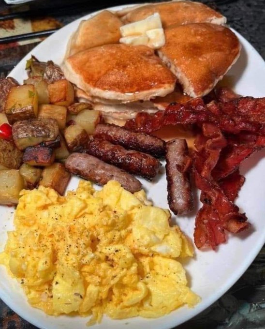 FoodPleaser's tweet photo. What’s missing from this breakfast? https://t.co/cPPkIA370X