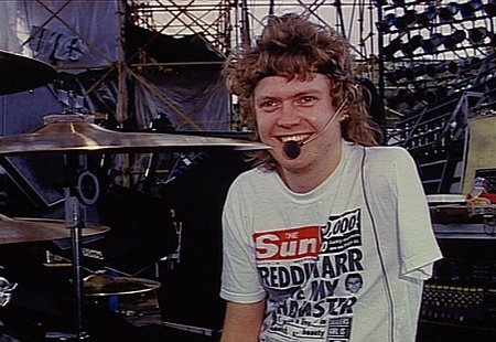 TheDuckLR's tweet photo. The triumphant return of "The Thunder God"
#DefLeppard drummer #RickAllen at Castle Donington #OnThisDay in 1986! https://t.co/IL1qs28FN8