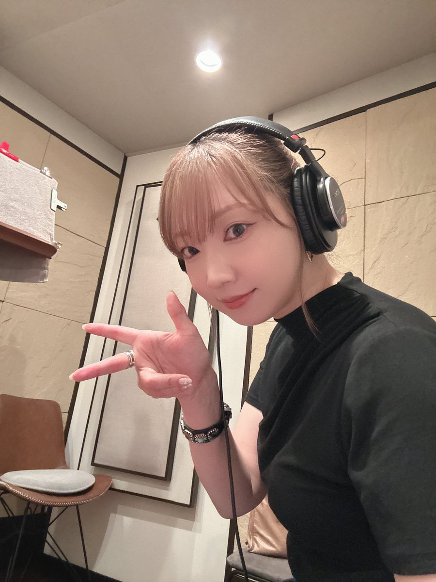 Mari_navi's tweet photo. 今日はレコーディングDAYでした！これまた歌った事の無いタイプの楽曲。
出来上がりの反応楽しみだな！ https://t.co/QLtiA9gsMH