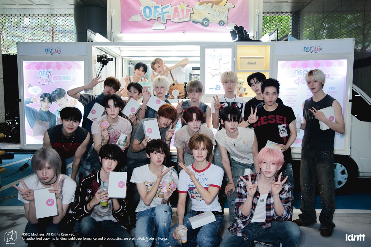 idntt_cosmo's tweet photo. idntt
<Kids Return> 음악방송 2주차 포토 비하인드 1탄

지금 음악방송 비하인드 때문에
덴주 전원 얼굴을 붉힘

https://t.co/R6xsOYPdls

#idntt #아이덴티티
#Kids_Return #itsnotover https://t.co/VwGRd4ggQi