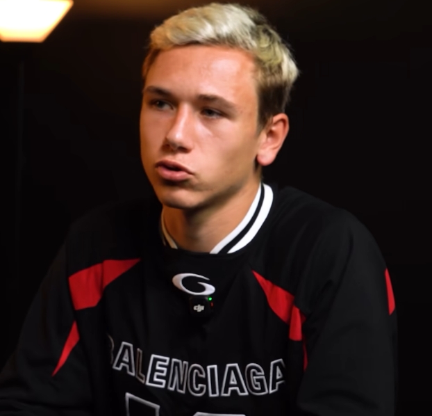 forzacimbom's tweet photo. - Transfermarkt seni üç pozisyon gösteriyor. (Myach)

Batrakov: "Şu anda sanırım sadece orta saha olarak oynuyorum. Fakat benim için hiç fark etmez. Teknik direktör beni nereye koyarsa orada oynarım. İster stoper, ister santrfor olayım. Benim için önemli olan futbol oynamak, o yüzden hiç fark etmez."