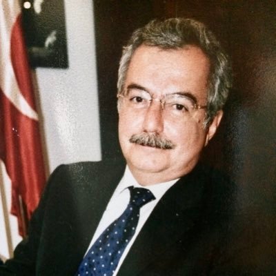 MilliyetciHbr's tweet photo. Eski Dışişleri bakanı ve
Eski başbakan yrd
Şükrü Sina Gürel:

"Bu #hıyanet yasası görüşülürken, #ÖzgürÖzel’in
 “milletvekillerimiz bölgelerine göre oy verecek “ demesi, 

BÖLÜCÜLÜK VE İLKESİZLİĞİN KARMA DORUĞUDUR! 

Bu kadar ahmakça itirafı becerebilmek de zordur!" https://t.co/5aATQjgOIp