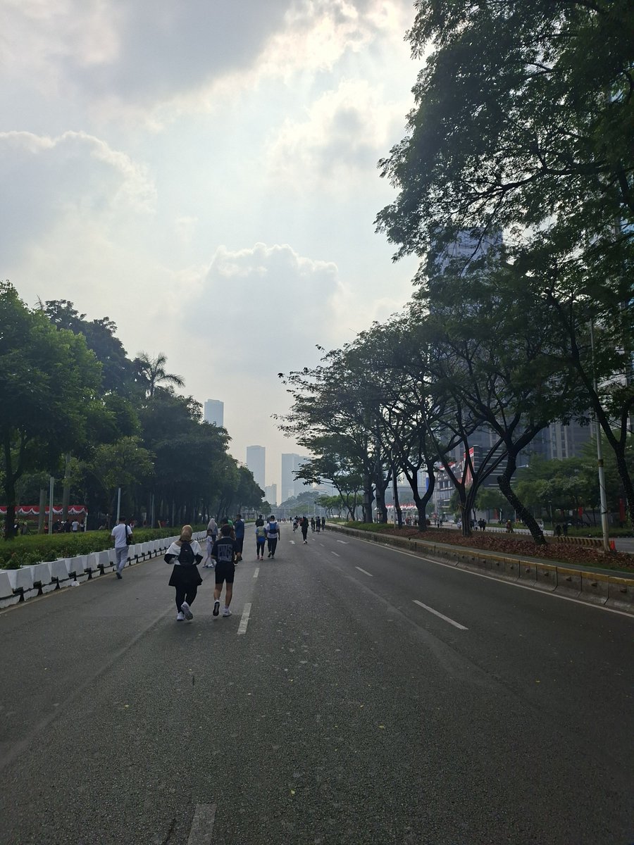 stravenues's tweet photo. Kondisi CFD beberapa minggu belakangan ini dan ini terjadi tiap hari. 

Tingkat polusi terus-menerus memburuk, hingga berkali-kali masuk daftar teratas kota paling berpolusi di dunia

Alarming buat @DKIJakarta, sampai kapan warga kota dipaksa menghirup wahana smoking room raksasa?