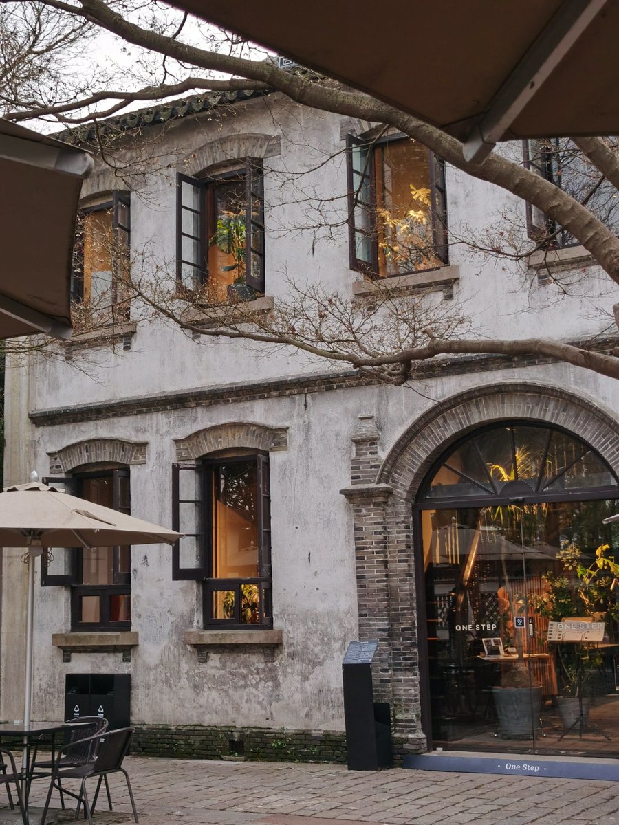 Rene29859751's tweet photo. Spent 2 hours wandering the old town in southern France—found a hidden bakeshop with warm croissants, street musicians playing jazz, and sun streaming through terracotta rooftops. This is the kind of slow magic I live for!， https://t.co/zQUc9YZt0W