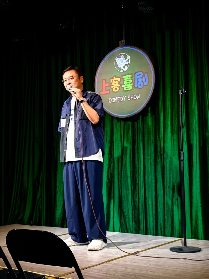 Mo_bie's tweet photo. [Just bombed a joke about avocados at the open mic… the only laugh was the barista who took my order. Someone pass the guac (and a lifeline) ]， https://t.co/qRHFiePn57