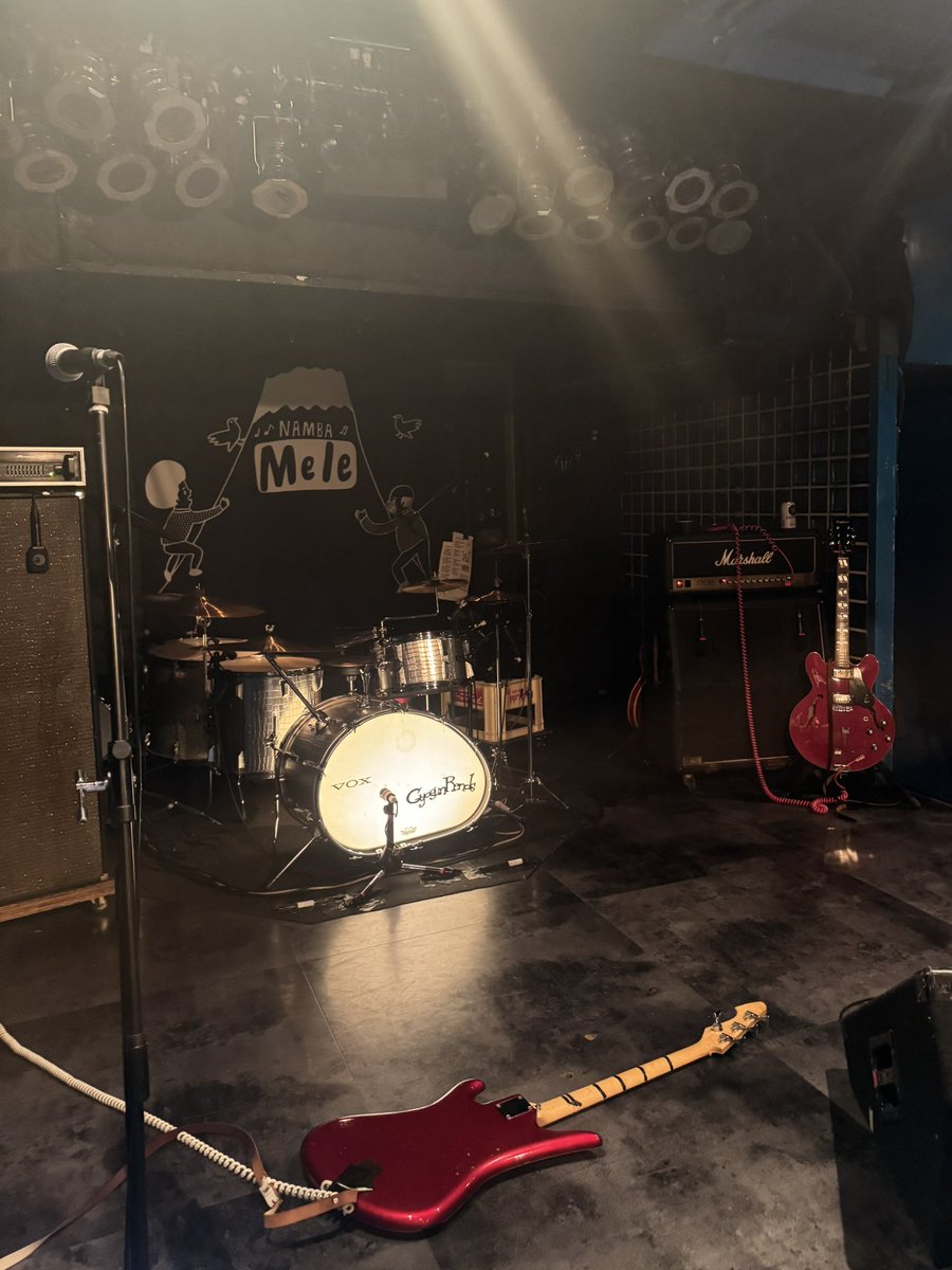 pumpkinhead69x's tweet photo. 8.15@難波Mele
令和に復活のGYOGUN REND'S SHOW!! 大阪でもワンマンやってもらえるのありがたすぎる…しかも大好きなMeleで嬉しさ倍増♪
サブギター335かと思ったら両方リヴィエラで万全の体制！楽しい時間はあっという間だし、気づいたらメインもサブも弦切れてたしwとにかくギョガンは最高だった✧ https://t.co/xuPh93uj3C