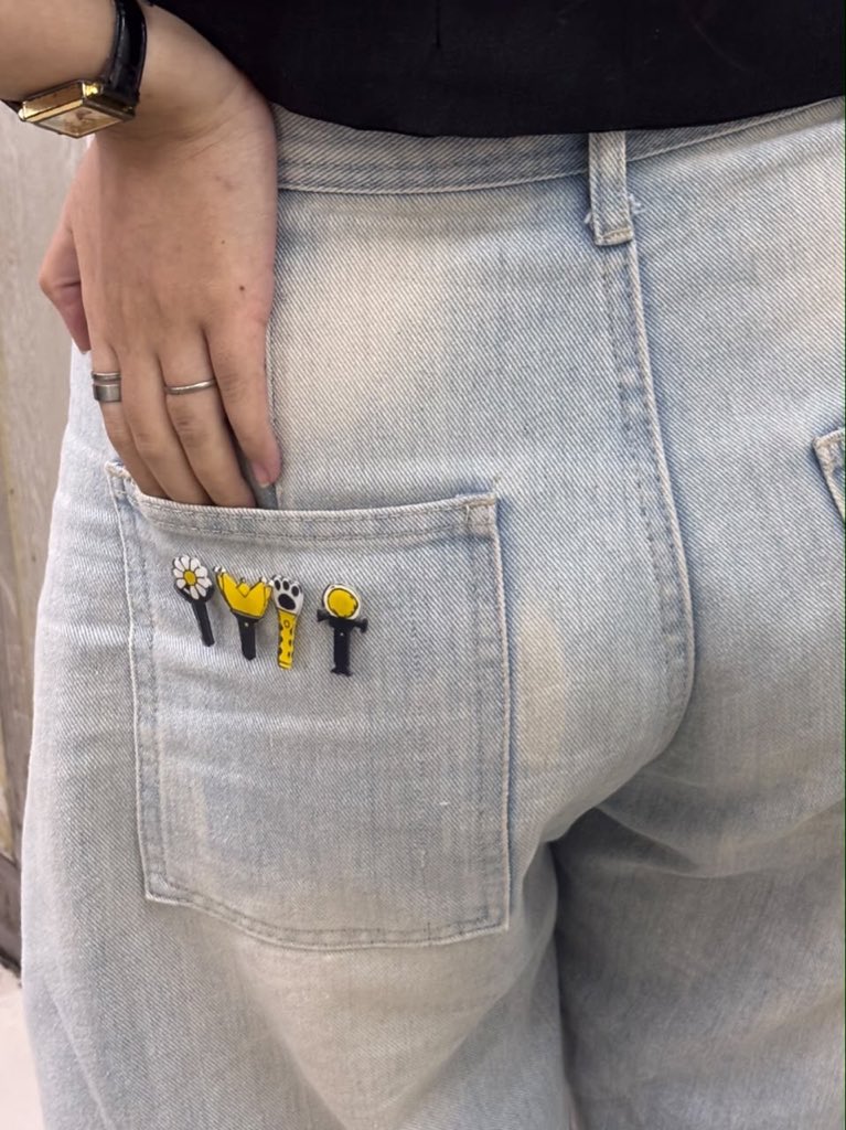 deffonotrelia's tweet photo. made with love…

handmade bagchain webbing &amp; shrink paper pin by @serampairia 💐 https://t.co/PakEAeBGtn