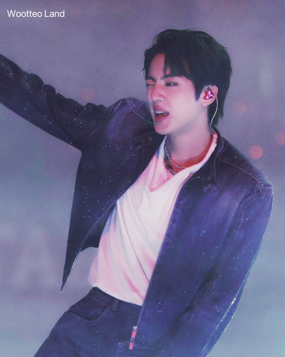 WootteoLand's tweet photo. 260815 

JIN ROPES IT IN ARLINGTON
#JIN_IN_ARLINGTON_D1
#JIN_WORLDTOUR_ARIRANG_ARLINGTON
#방탄소년단진 #진 #JIN #BTSJIN https://t.co/KbPtBPkm2F