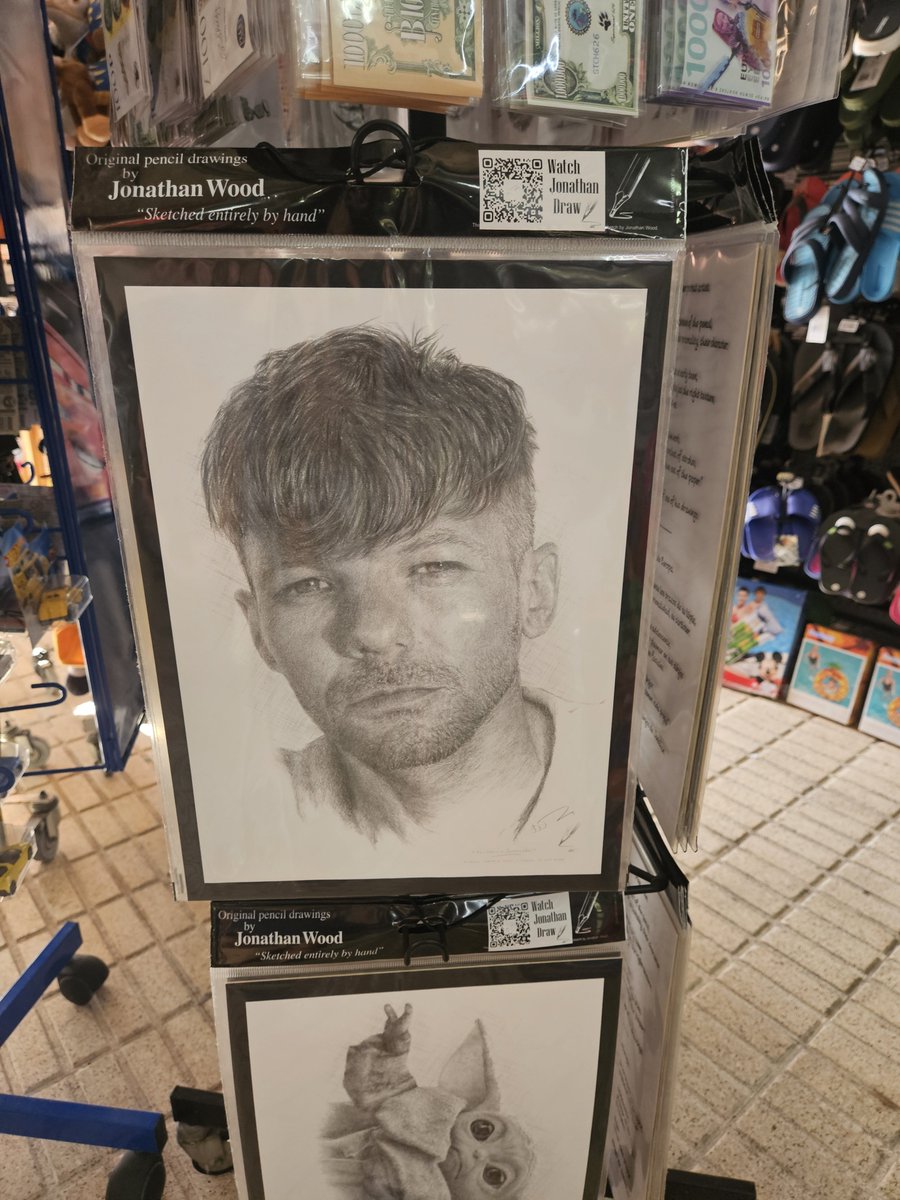 Lauralivi0610's tweet photo. Being in a Supermarket in Mallorca and look who's there too 😍😅 https://t.co/AMPEr70sAe