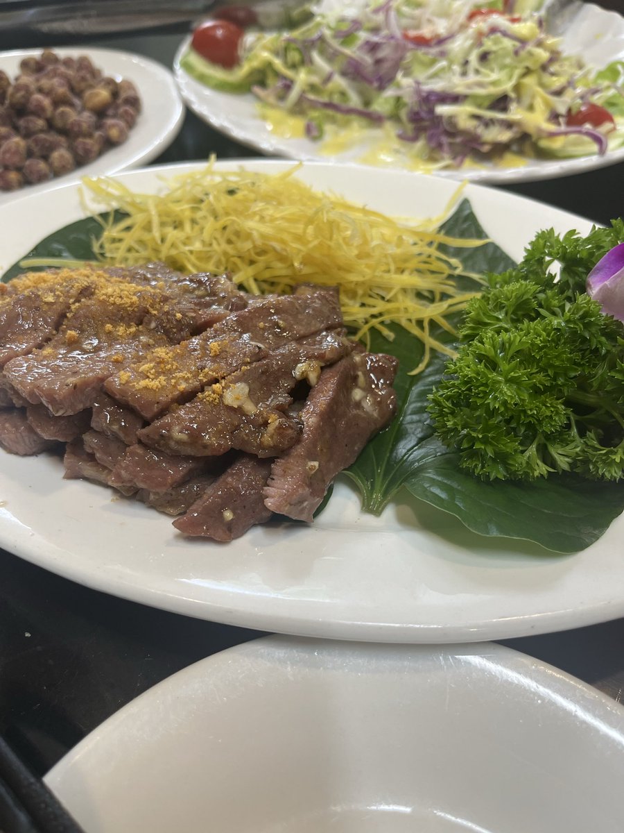 Takuz0804's tweet photo. ランチは取引先のベトナム人の方々と水牛のお店へ。 https://t.co/7juJBjNDkM