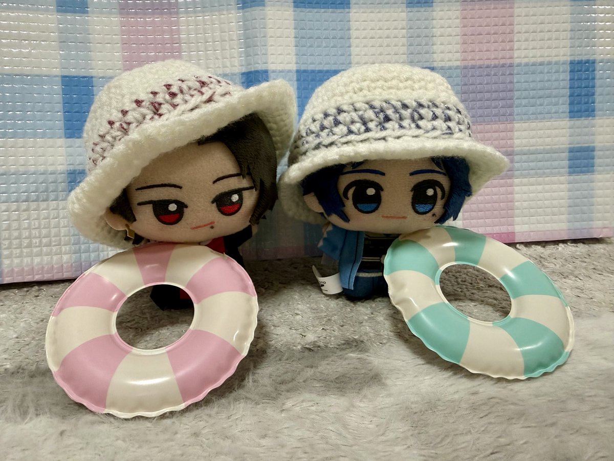 chickenskin0141's tweet photo. 毛糸だけど、清光&amp;安定の夏帽子👒

清光の方は少しマダム調に😆

#刀剣乱舞　#ちびぐるみ　#加州清光　#大和守安定 https://t.co/IACGQxhChc