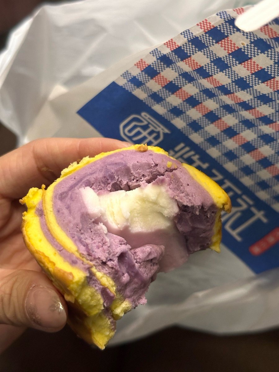 juneline6's tweet photo. Just tried the new lava cheese taro roll at the downtown bistro—gooey, sweet, and absolutely addictive! 10/10 will be back this weekend https://t.co/sxCusES2fv