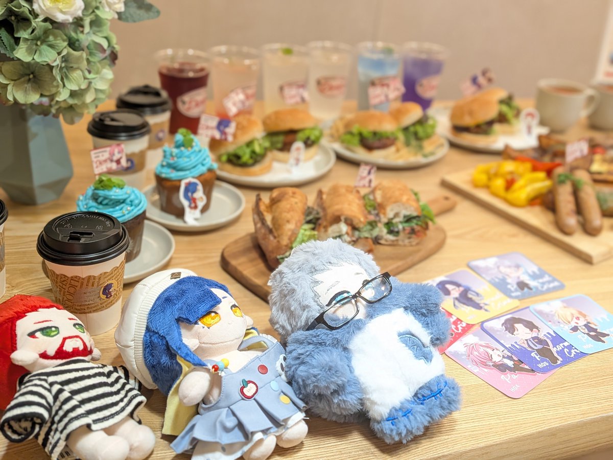 ennichi_biyori's tweet photo. 🇺🇸パラクラクライヴ班 コラボカフェ🍔

自陣コラボカフェしてきました✨ 
自陣イメージのフード、ドリンク、コースター、全部最高なので見て〜〜〜！！！ https://t.co/eShFiGOq9m