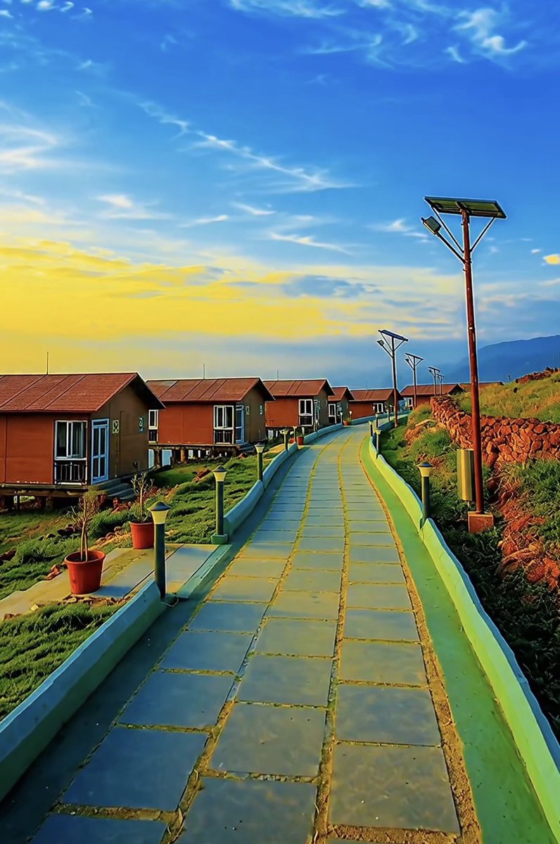 manas_muduli's tweet photo. This is Deomali, the highest mountain peak in Odisha.

And sitting right on the mountain is this beautiful nature camp, surrounded by lush green hills and breathtaking views.

Odisha’s natural beauty is something else. https://t.co/odqhgjpELr