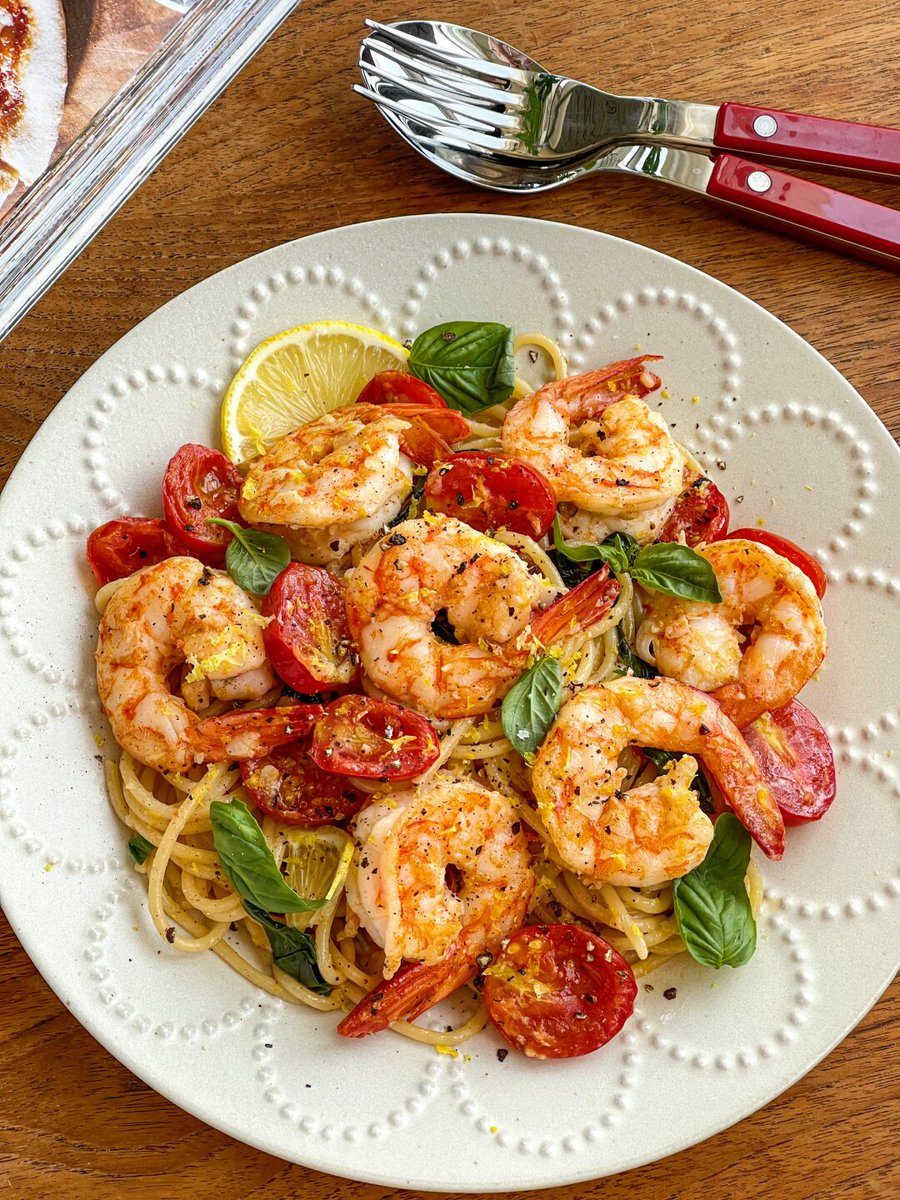 WluiBright's tweet photo. Just whipped up 15-minute garlic butter shrimp pasta —creamy, fragrant, and no fancy skills needed! Perfect weeknight win that tastes way better than takeout. https://t.co/3PMCFJpwDE
