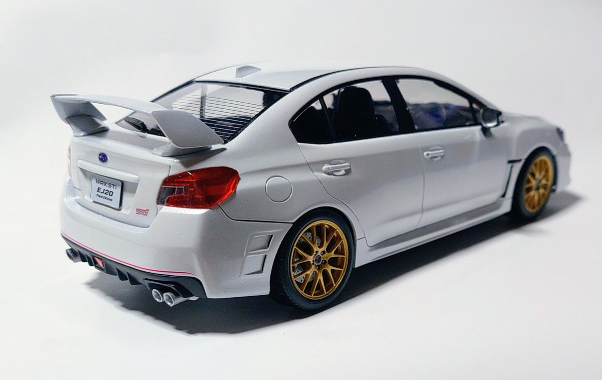 yama__car's tweet photo. フジミの1/24スバルWRX EJ20ファイナルエディション完成しました。

土曜日に見せたい理由が有った為に作り飛ばしてしまいました。

実車に疎いので、形状云々は断言出来ませんが良いキットと思います。

少なくとも以前の様に角度によって破綻する事はなく、どの角度でも車に見える。良いことです！ https://t.co/ndj8erGUPe