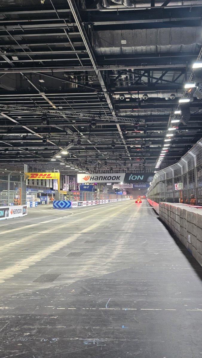 ScarbsTech's tweet photo. Today's the @FIAFormulaE season finale.
Who's here? Or watching on @ITVX & TNT (uk)
#FEtech https://t.co/8HLH3pgxIq