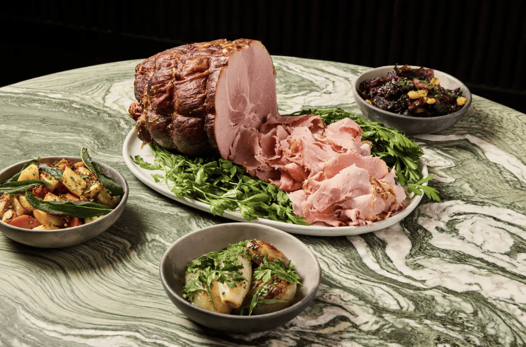 BiaBreves's tweet photo. Thanksgiving feast alert! Roast turkey, creamy mashed potatoes, homemade pumpkin pie u0026 all your favorite sides—limited slots this week! Book now for a cozy holiday treat. https://t.co/YZKlyOGiA8