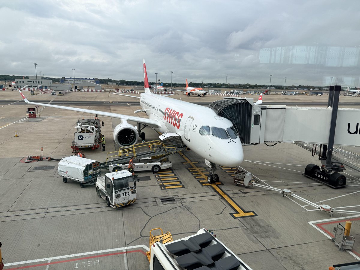 straighttalkins's tweet photo. Can anybody guess which airport this is? https://t.co/7oyb8wG4po