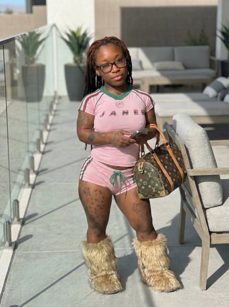 littlcath's tweet photo. Would you date a short girl like me? (I’m 3’7)😋❤️
 
◯ Yes  

◯ No https://t.co/1DYFMOf54M